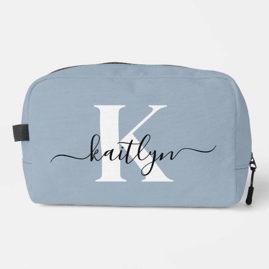 Elegante Stofblauwe Script Monogram Toilettasje (Voorkant)