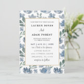 Elegante stoffige blauwe bloemen patroon bruiloft kaart (Staand voorkant)