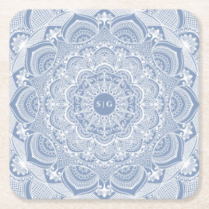 Elegante stoffige blauwe witte kanten mandala klas vierkante kartonnen onderzetter