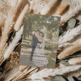 Elegante Trouwfoto met Vet en Sierlijk Schrift Save The Date