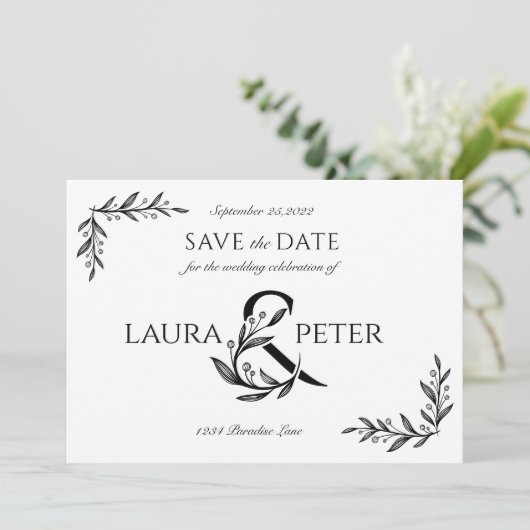 Elegante trouwmonogrammen met bloemige ampersand kaart (Staand voorkant)