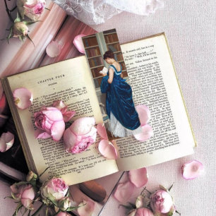 Elegante victoriaanse vrouw lezend in bibliotheek mini visitekaartje