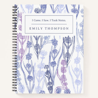 Elegante vintage cottagecore bloemendecoratie met notitieboek