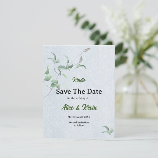 Elegante violette knop op een hemelsblauwe achterg save the date (Staand voorkant)