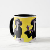 Elegante vrouw uit het verleden drinkt thee tijden mok (Voorkant links)