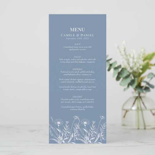 Elegante Wildflower Periwinkle bruiloft Menu (Staand voorkant)