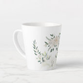 Elegante witte bloemenkrans cup ontwerp latte mok (Linkerhoek)