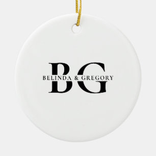 Elegante witte en zwarte monogram Initialen bruilo Keramisch Ornament