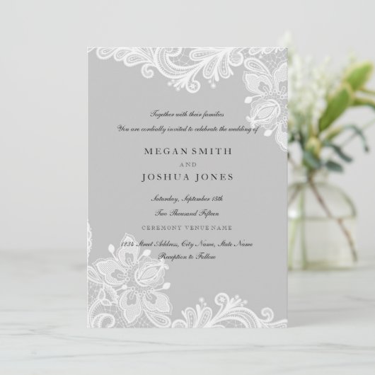 Elegante witte grijze kant bruiloft uitnodiging (Staand voorkant)