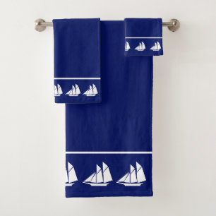 Elegante witte jachten op marineblauw bad handdoek