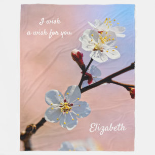 Elegante Witte Japanse Abrikozenbloesems Fleece Deken