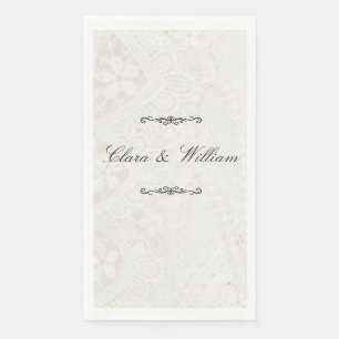 Elegante witte kanten parels bruiloft servetten op