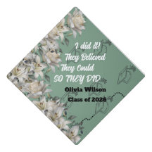Elegante Witte Lelies Saliegroene Afstudeerhoed To
