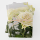 Elegante witte rozen tijdloze bloem foto inpakpapier vel (In situ)