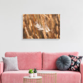 Elegante witte veer in gouden weide gras canvas afdruk (Insitu (Woonkamer))