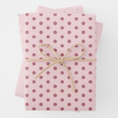 Elegante zachte blush polka dot cadeaupapier (In situ)