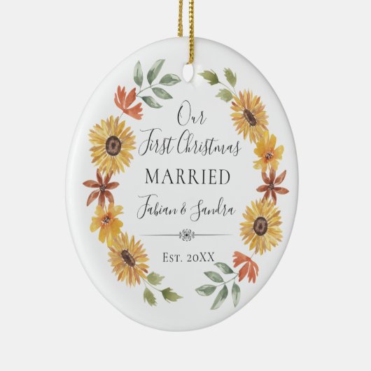 Elegante zonnebloemen onze eerste kerst getrouwd keramisch ornament (Rechts)