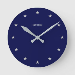 Elegante zonsopgang sterren op marineblauw ronde klok