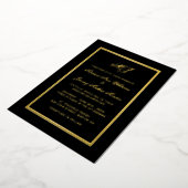 Elegante zwart goud kalligrafie script bruiloft folie uitnodiging (Gedraaid)
