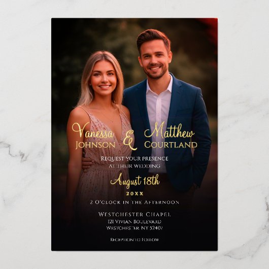 Elegante zwart-wit moderne fotohuwelijksgoud folie uitnodiging (Voorkant)