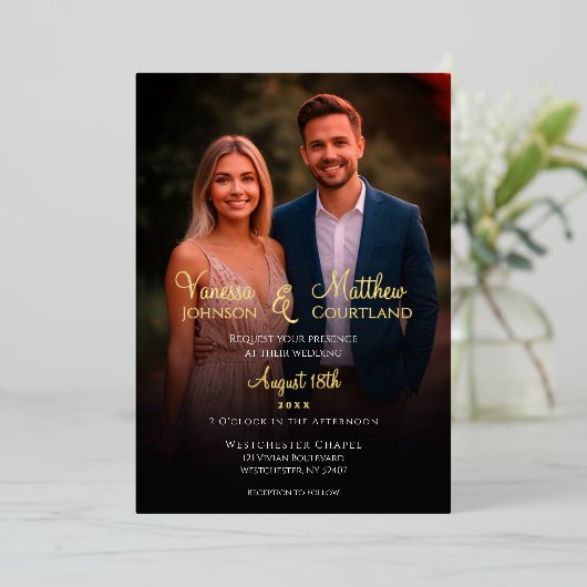 Elegante zwart-wit moderne fotohuwelijksgoud folie uitnodiging (Staand Voorkant)