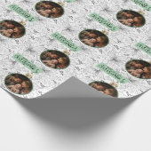 Elegante zwart-wit poinsettia gepersonaliseerd cadeaupapier (Hoek)