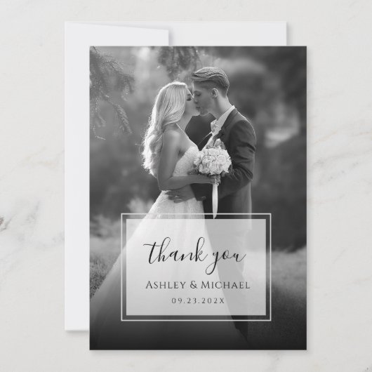 Elegante zwart-wit trouwfoto Modern Script Bedankkaart (Voorkant)