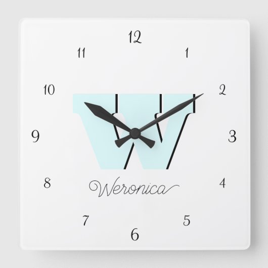 Elegante zwarte cijfers en pastel cyaan monogram vierkante klok (Voorkant)