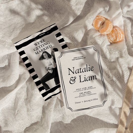 Elegante zwarte en witte oude geldstrepen uitnodig kaart