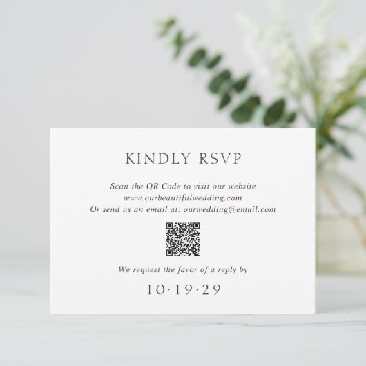 Elegante Zwarte en Witte QR Code Moderne Trouwdag RSVP Kaartje (Staand voorkant)