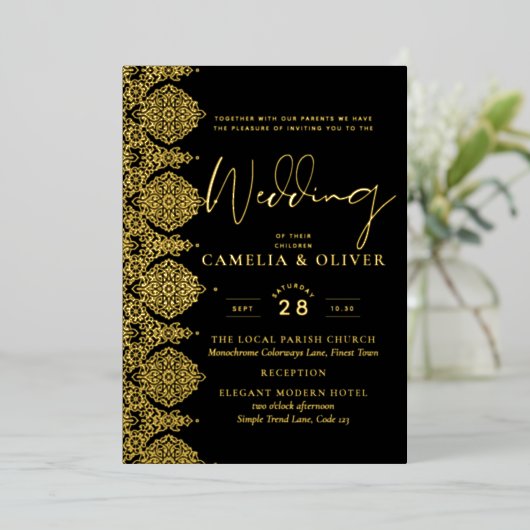 Elegante zwarte gouden folie kant sierlijke trouw folie uitnodiging (Staand Voorkant)
