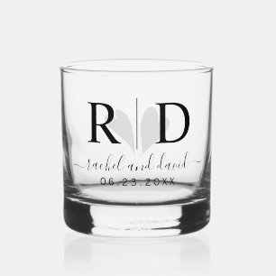 Elegante zwarte initialen en harten bruiloft whisky glas