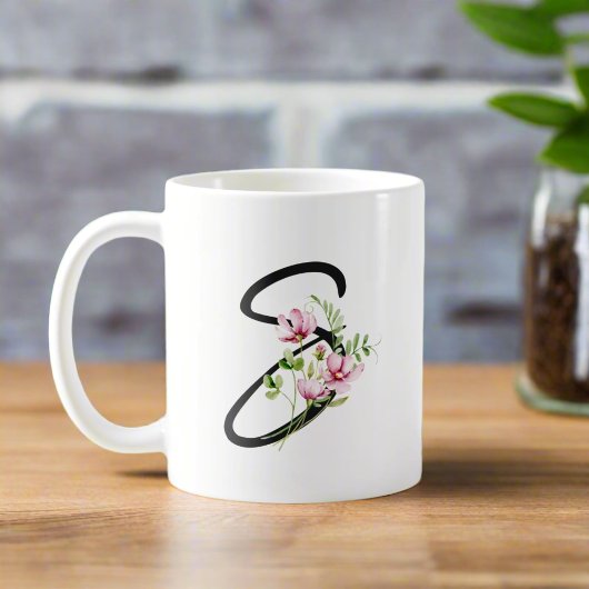 Elegante zwarte kalligrafie letter "S" Floral Koffiemok