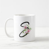 Elegante zwarte kalligrafie letter "S" Floral Koffiemok (Links)