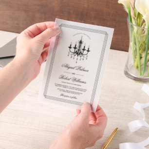 Elegante zwarte, witte kroonluchter Old Money brui Vellum Uitnodigingen
