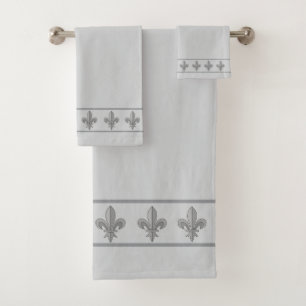 Élégantes fleurs de Lis chic sur gris argent clair
