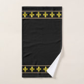 Élégantes fleurs de lis dorées sur fond noir (Serviette à main)