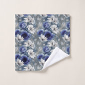 Élégantes roses et lys bleus et blancs  (Gant de toilette)