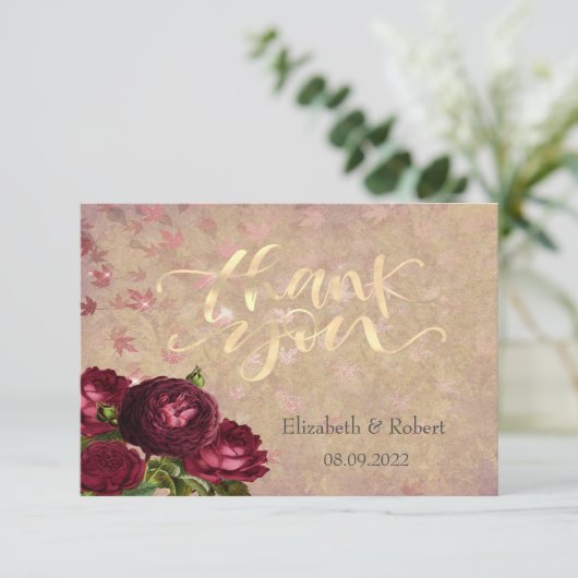 Élégantes roses rouges tombant Cartes de remerciem (Debout devant)