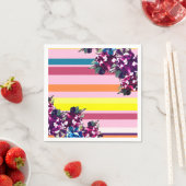 Élégantes serviettes en papier modernes (En situation)