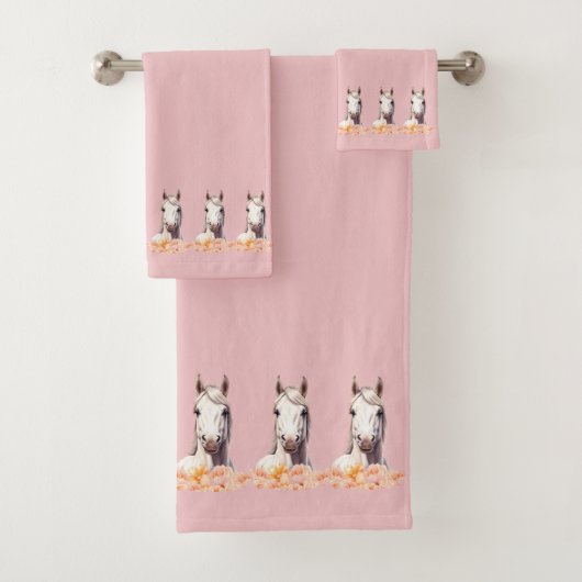 Élégants chevaux blancs modernes avec des fleurs s (En situation)
