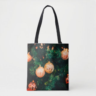 Élégants ornements de Noël sur un sac fourre-tout 