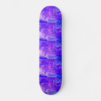 Elektrisch blauw bos skateboard