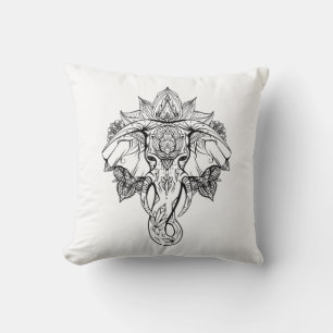 Elephant head met boho-ornamenten kussen