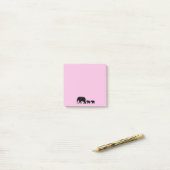 Éléphant maman avec des bébés Post-it (Sur un bureau)