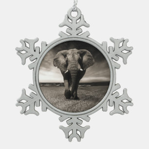 Elephant op Run Tin Sneeuwvlok Ornament