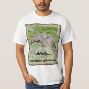 Éléphant prenant le T-shirt de bain de boue