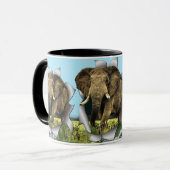 Elephant Steving Through Paper Mok (Voorkant links)