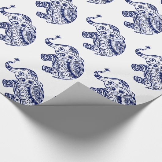 Elephant van klaveren in wit en marineblauw cadeaupapier (Hoek)