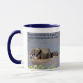 Éléphants croisant la tasse de rivière de (Gauche)